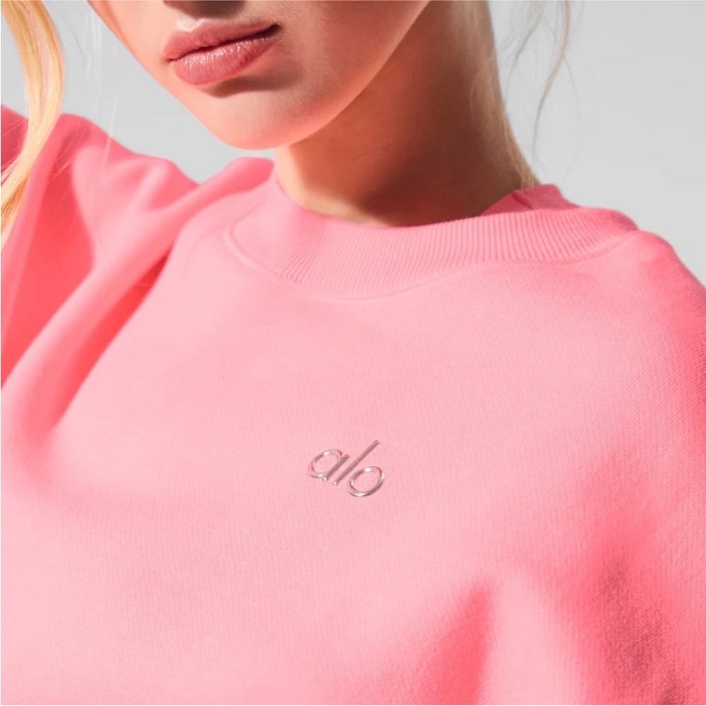 Alo Yoga neon Bubblegum NEW crew neck  pullover